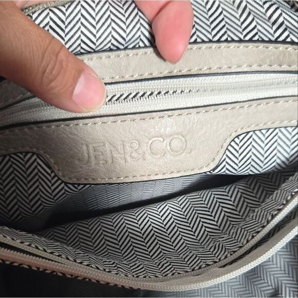 Jen & Co. Taupe Grey Faux Leather Crossbody Purse Handbag Like New - Picture 13 of 13